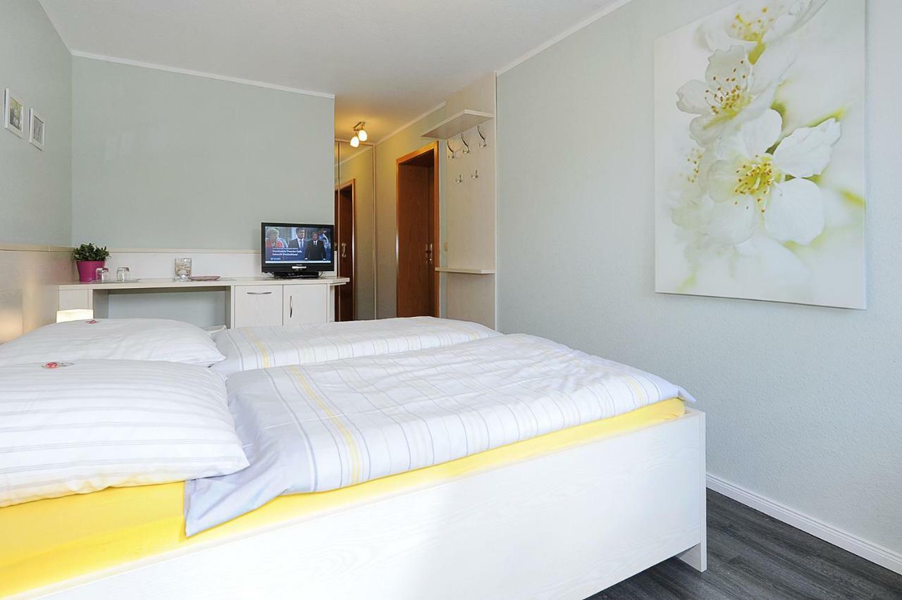 Hotel Garni Haus Am Meer Нойхарлингерзийл Екстериор снимка